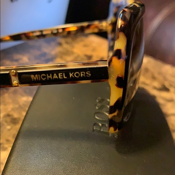 ๐ถ ๐ NWOT MICHAEL KORS ๐ฏ SUNGLASSES - Picture 9 of 14